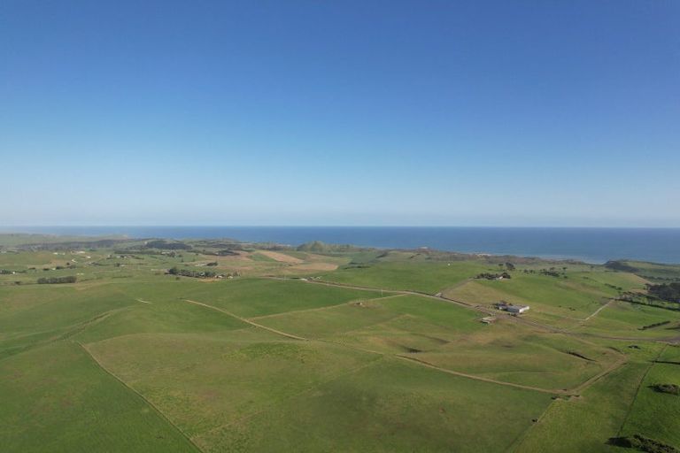 Photo of property in 177 Rehutai Road, Baylys Beach, 0377