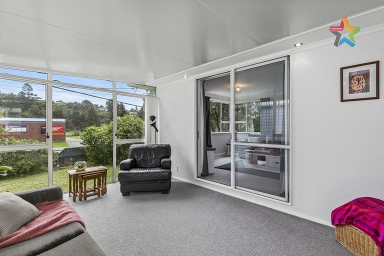 Photo of property in 353 Stokes Valley Road, Stokes Valley, Lower Hutt, 5019