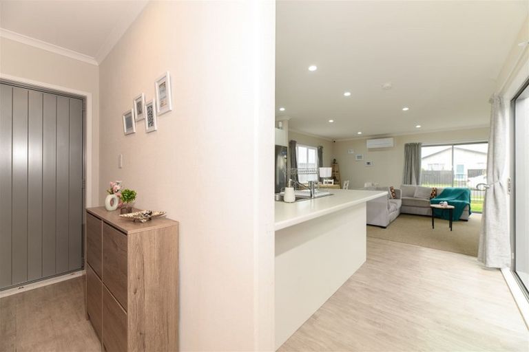 Photo of property in 1 Honour Road, Papakura, 2110