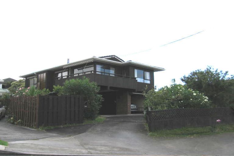 Photo of property in 1/8 Orchard Road, Waiake, Auckland, 0630
