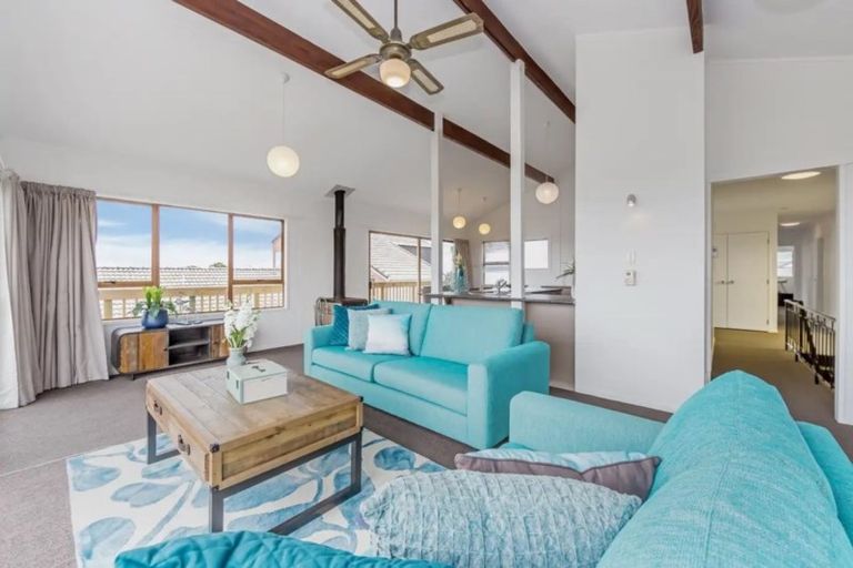 Photo of property in 85 Wade River Road, Stanmore Bay, Whangaparaoa, 0932