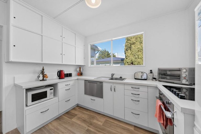 Photo of property in 1 Taverner Street, Carterton, 5713