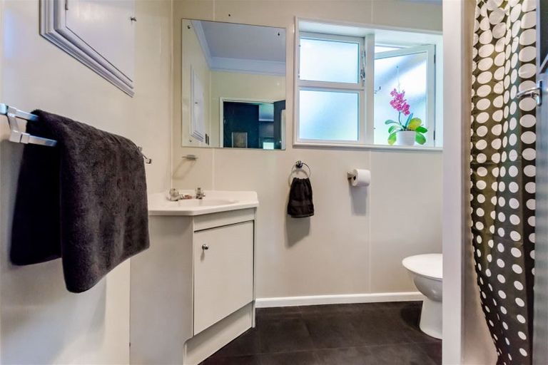 Photo of property in 27 Wellington Road, Paekakariki, 5034