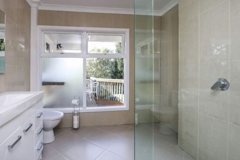 Photo of property in 12 Crystal Avenue, Glendene, Auckland, 0602