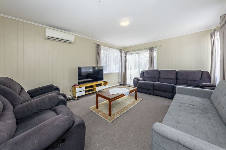 Photo of property in 14 Killington Crescent, Mangere, Auckland, 2022