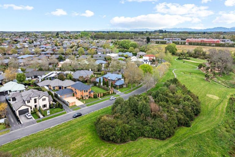 Photo of property in 64 Willowview Drive, Redwood, Christchurch, 8051