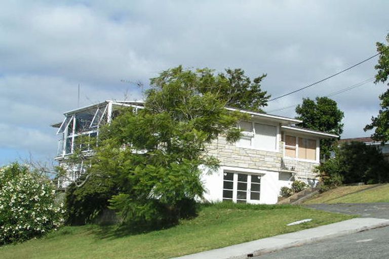 Photo of property in 13 Woodside Avenue, Northcote, Auckland, 0627