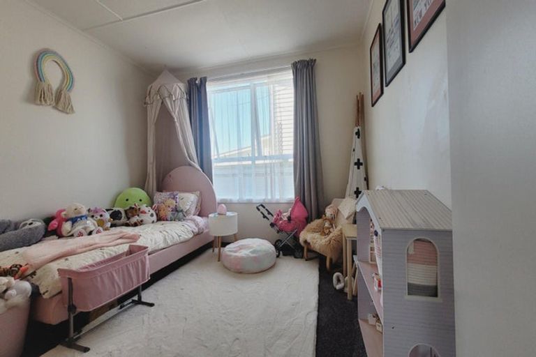 Photo of property in 3 Morere Street, Titahi Bay, Porirua, 5022