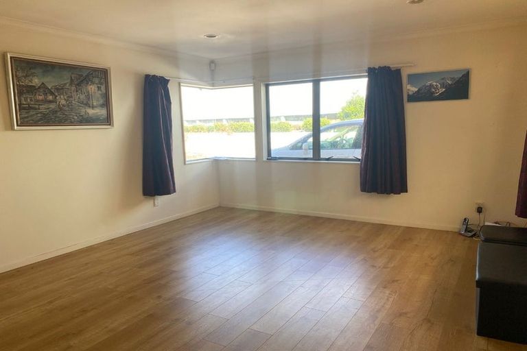 Photo of property in 10 Wheaton Place, Glen Eden, Auckland, 0602