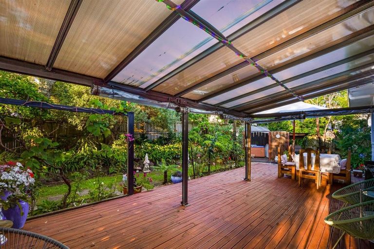 Photo of property in 3 Garcia Place, West Harbour, Auckland, 0618