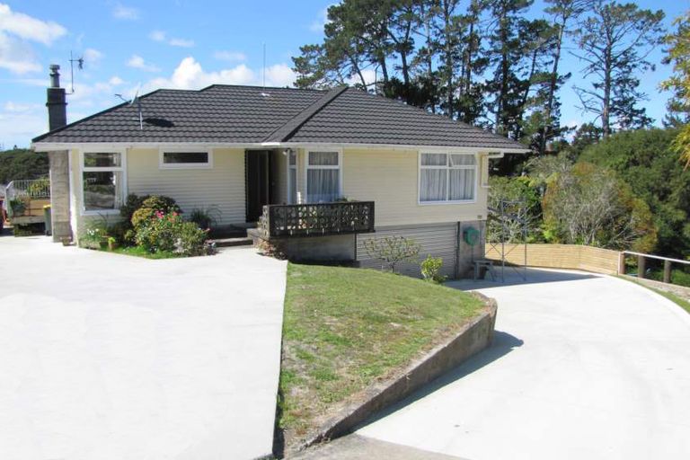 Photo of property in 12 Crystal Avenue, Glendene, Auckland, 0602