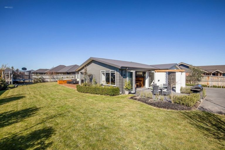 Photo of property in 10 Amy Place, Rangiora, 7400