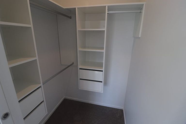 Photo of property in 1 Ngatoa Place, Glenfield, Auckland, 0629