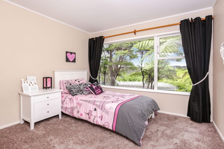 Photo of property in 44 Rimutaka Place, Titirangi, Auckland, 0604