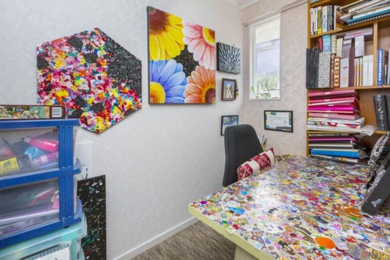 Photo of property in 5 Parera Grove, Heretaunga, Upper Hutt, 5018