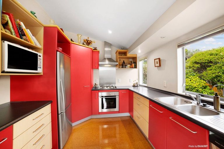 Photo of property in 9 Huntingdon Street, Northland, Wellington, 6012