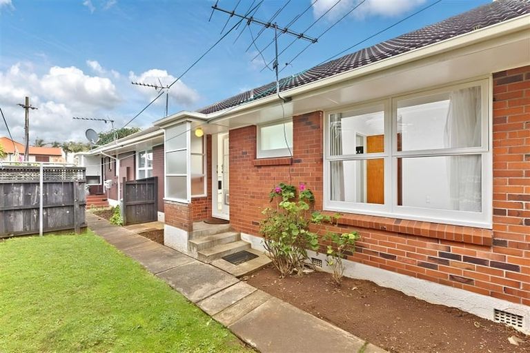 Photo of property in 2/17 Saltburn Road, Milford, Auckland, 0620