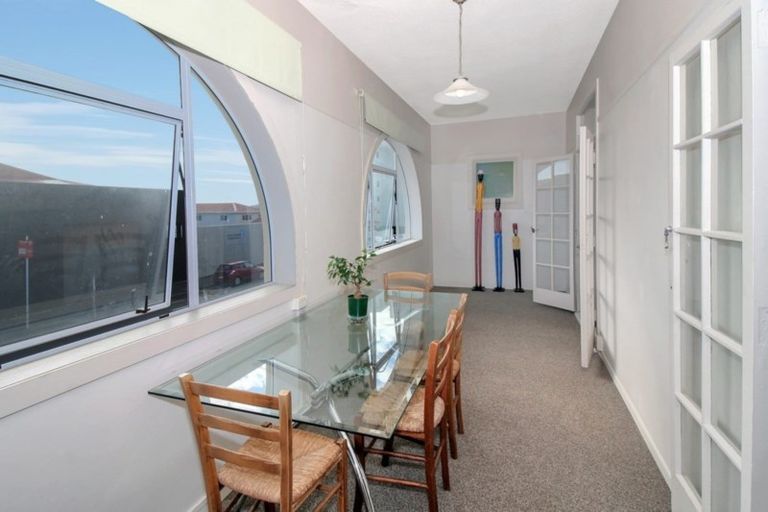 Photo of property in Devonport Apartments, 5/127 Saint Aubyn Street, New Plymouth, 4310