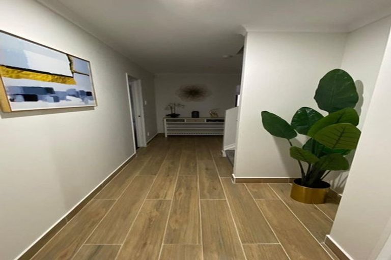 Photo of property in 4223c Great North Road, Glendene, Auckland, 0602