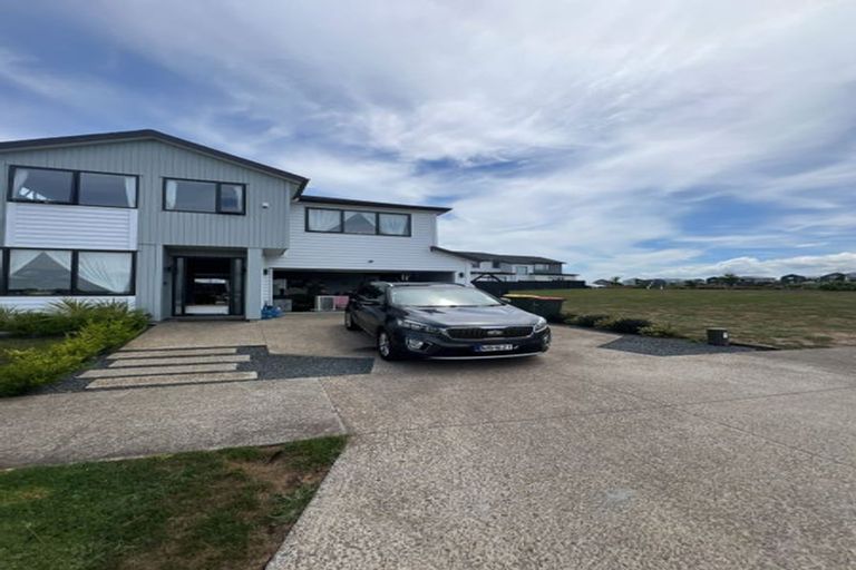 Photo of property in 4 Pineview Drive, Rosehill, Papakura, 2113