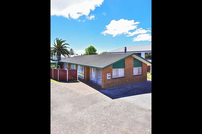 Photo of property in 2/38 Carruth Road, Papatoetoe, Auckland, 2025