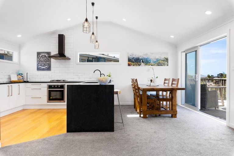 Photo of property in 2/19 Limmer Place, Browns Bay, Auckland, 0632