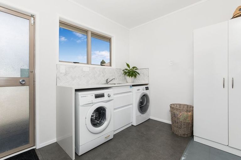 Photo of property in 37 Evanda Crescent, Conifer Grove, Takanini, 2112