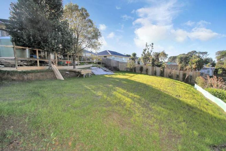 Photo of property in 12 Crystal Avenue, Glendene, Auckland, 0602