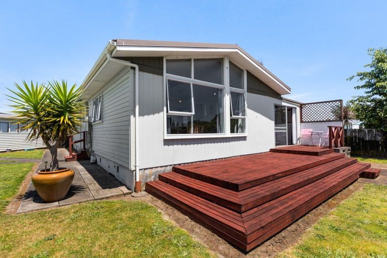 Photo of property in 5 Newbury Place, Waitara, 4320