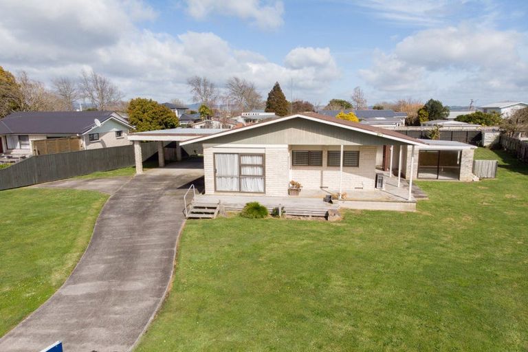 Photo of property in 2 Mcquarrie Place, Ngatea, 3503