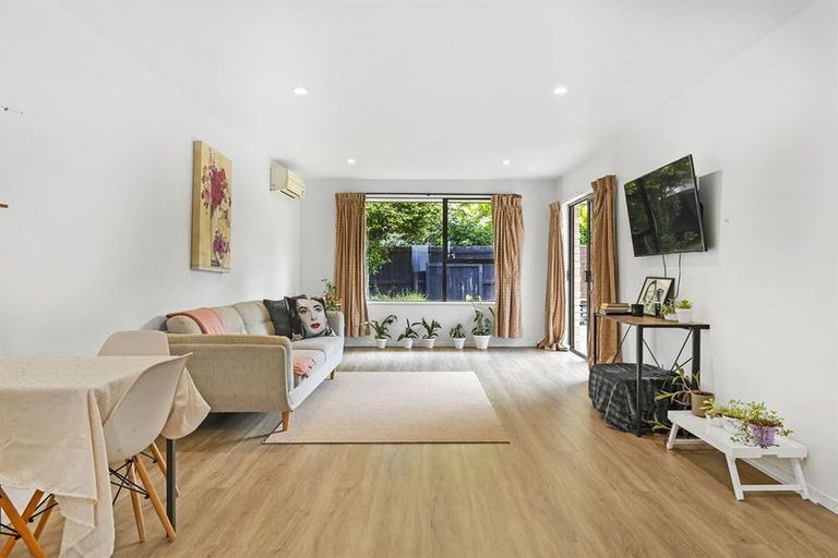 Photo of property in 2/99 Denise Crescent, Hornby, Christchurch, 8042