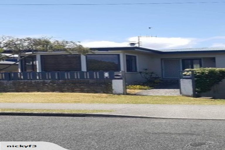 Photo of property in 24 Golf Road, Paraparaumu Beach, Paraparaumu, 5032