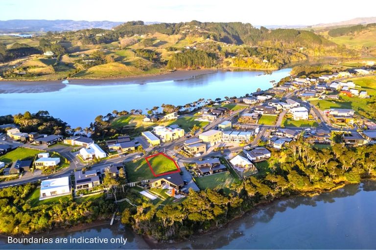 Photo of property in 2 Pekapeka Street, Raglan, 3225