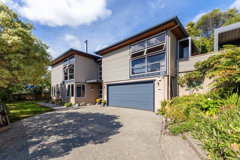 Photo of property in 32 Lorna Irene Drive, Raumati South, Paraparaumu, 5032