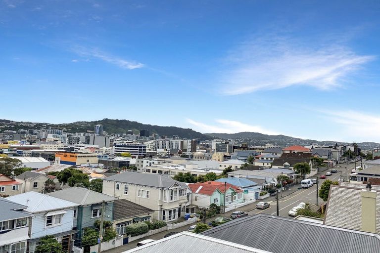 Photo of property in Ionian Flats, 123-125 Brougham Street, Mount Victoria, Wellington, 6011