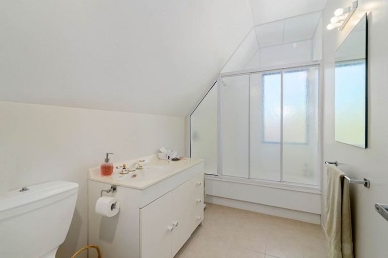 Photo of property in 28 Mark Place, Lynmore, Rotorua, 3010