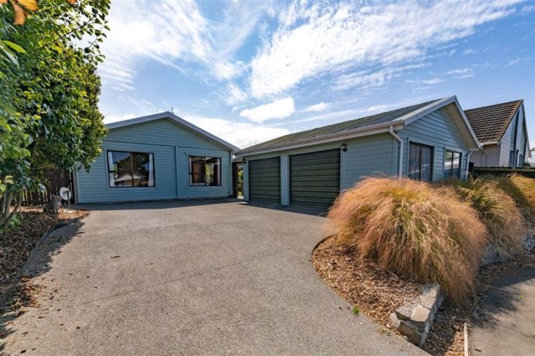 Photo of property in 6 Tracy Place, Redwood, Christchurch, 8051