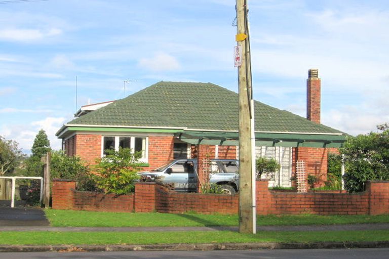 Photo of property in 1/36 Bradbury Road, Botany Downs, Auckland, 2010