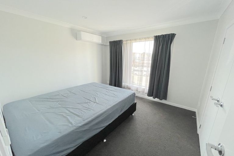 Photo of property in 61 Glidepath Road, Hobsonville, Auckland, 0616