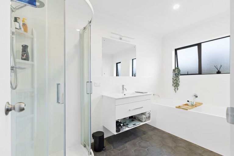 Photo of property in 16 Daniel Place, Kelvin Grove, Palmerston North, 4414