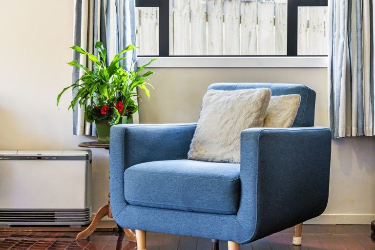 Photo of property in 11 Mackwell Road, Fairview Heights, Auckland, 0632