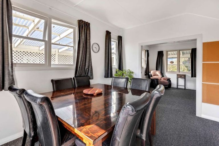 Photo of property in 5 Rangitira Avenue, Palmerston North, 4414