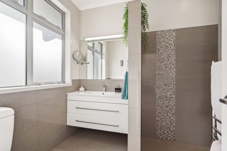 Photo of property in 89 Barbados Way, One Tree Point, 0118