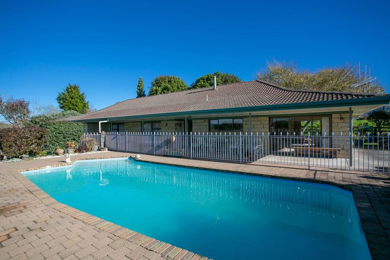Photo of property in 11 Waiari Road, Pirongia, Te Awamutu, 3876