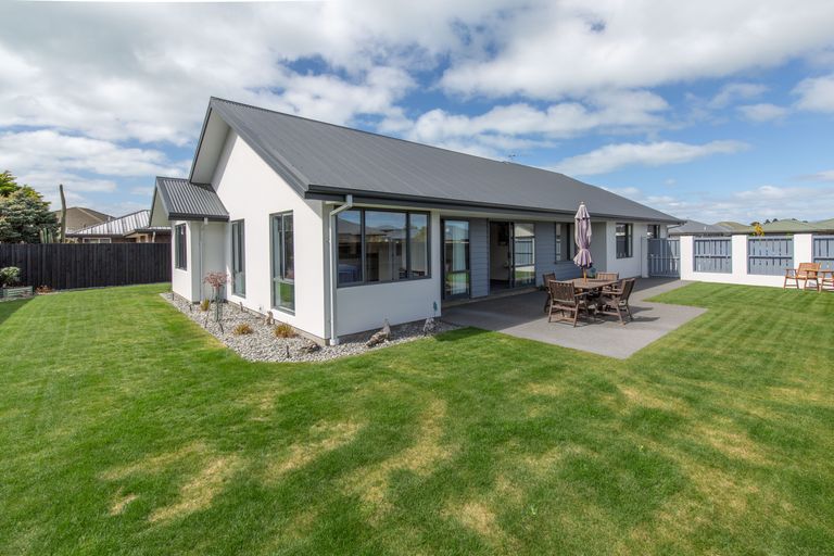 Photo of property in 28 Surfers Place, North New Brighton, Christchurch, 8083