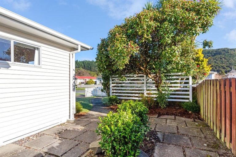 Photo of property in 236 Wellington Road, Wainuiomata, Lower Hutt, 5014