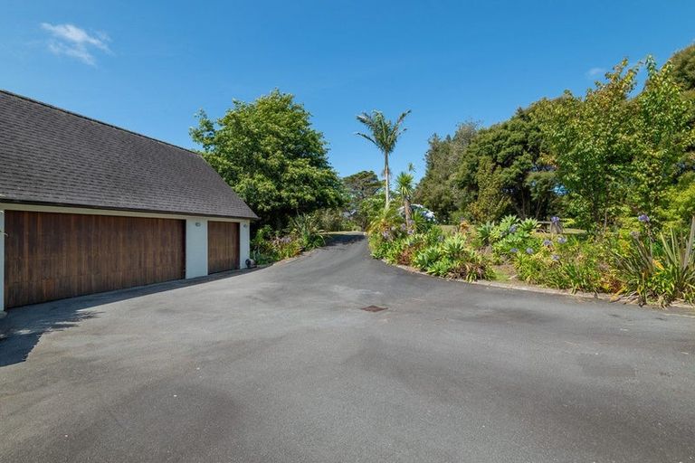 Photo of property in 5 Chatham Avenue, Paremoremo, Auckland, 0632