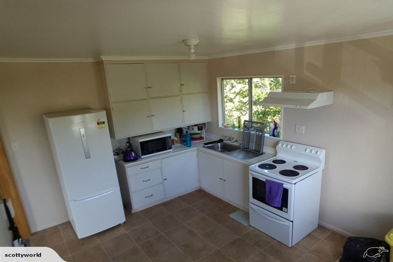 Photo of property in 2/4 Glanmire Road, Newlands, Wellington, 6037