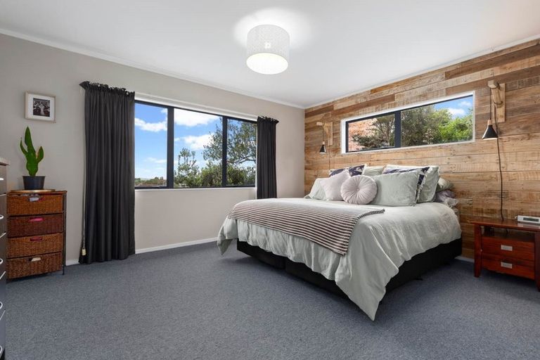 Photo of property in 90 Collingwood Road, Waiuku, 2123