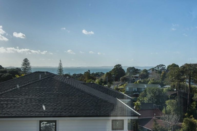 Photo of property in 3a Rossmore Terrace, Murrays Bay, Auckland, 0630